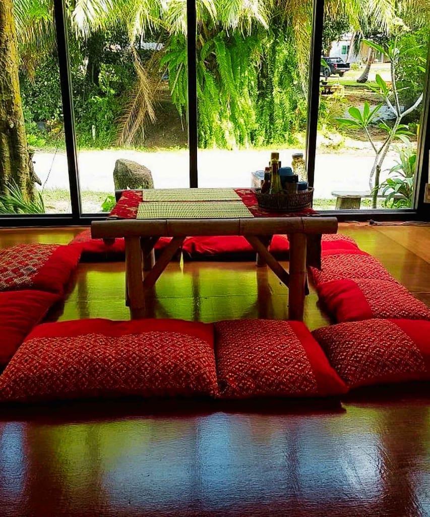10 Best Restaurants in Koh Phangan for First-Time Visitors 6 Siri's Island Cafe Koh Phangan interior