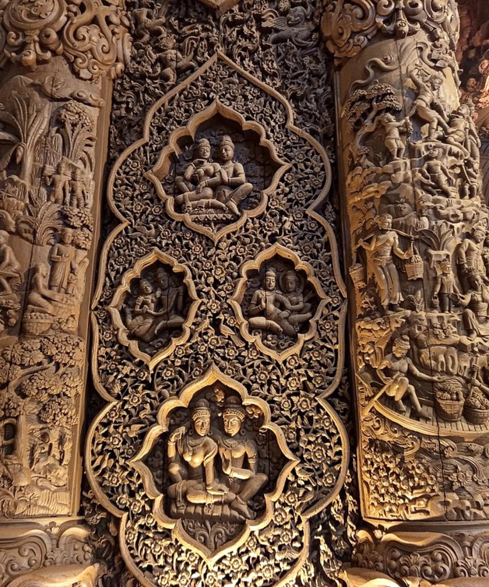 Sanctuary of Truth Pattaya Review: Is It Worth Visiting? 10 Sanctuary of Truth Pattaya Review: Is It Worth Visiting? — What to wear and bring